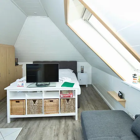 Haus Muehlentrift 08 *